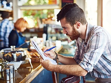 Secondo le stime Confesercenti-Gruppo Innova la bolletta di un ristorante è cresciuta del +47%