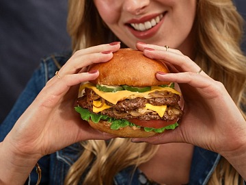 Da Hard Rock Cafe il giovedì si può gustare il classico Legendary Burger