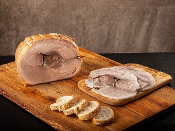 La Porchetta Trevigiana al forno di Salumificio MICAD è proposta in cartoni da due unità (9 kg totali)