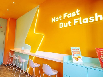 La sala di uno store PokèFlash