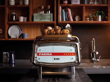 Il design di Faema E61 Cult, ideale per bar, caffetterie e non solo
