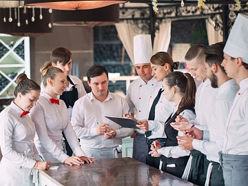 Il 40% degli occupati nella ristorazione, secondo i dati Fipe, ha meno di 30 anni