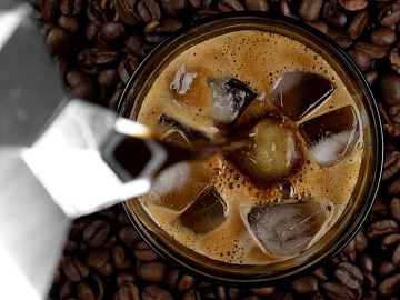Il 41,3% degli italiani ha già provato o vorrebbe provare bevande fredde a base di caffè