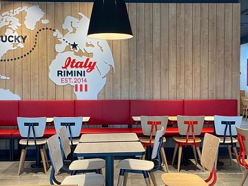 Il nuovo KFC di Rimini vanta una sala interna di 350 mq e orari allungati nel weekend