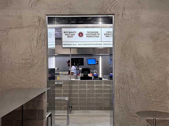 L'ingresso di un punto vendita Street Smash Burger