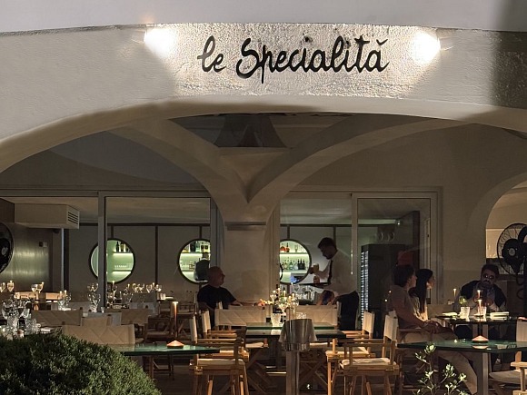Il locale di Le Specialità a Polto Quatu in Sardegna