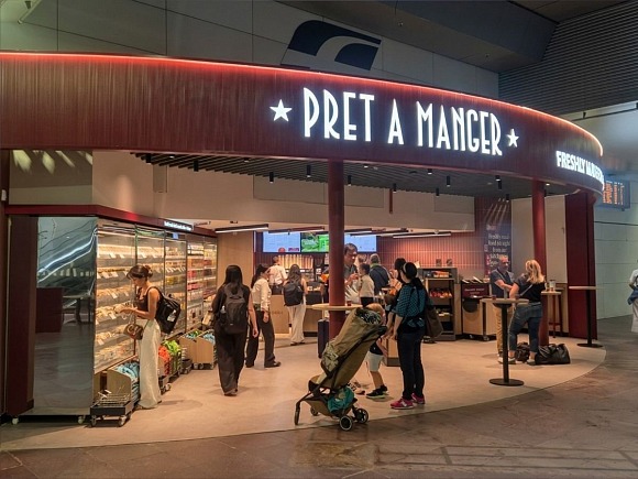 Il locale Pret A Manger alla Stazione Centrale di Bologna