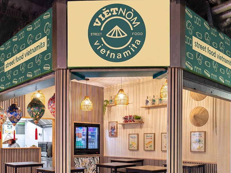 Lo stand di Viêtnòm all'interno del mercato Trionfale di Roma