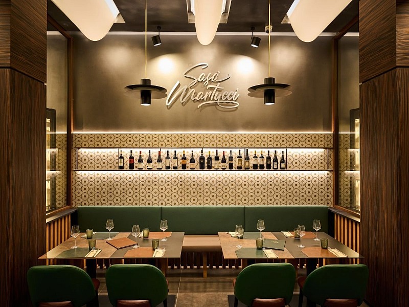 La sala di Sasà Martucci, il locale dell'omonimo pizzaiolo casertano a Milano