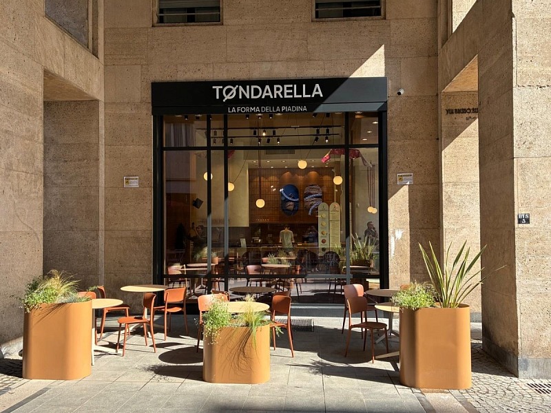 A Torino apre Tondarella, l'esperienza urbana e glamour della piadina L'ingresso del primo locale Tondarella a Torino