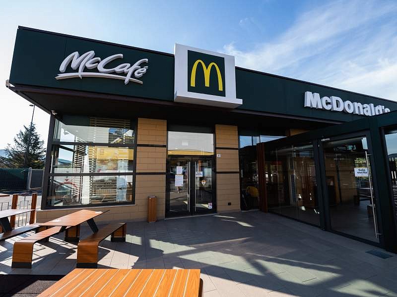 Un generico ristorante McDonald's: oltre 700 quelli aperti in Italia, il 90% in franchising