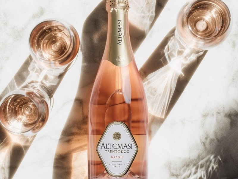 Altemasi Rosé di Cavit è un blend di Chardonnay e Pinot Nero