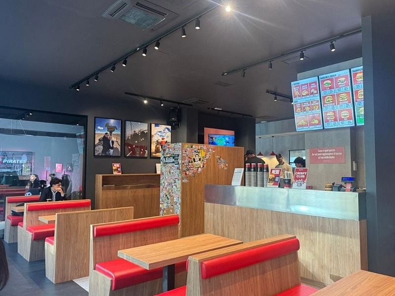 L'interno di Meat Crew in via Rastelli a Milano