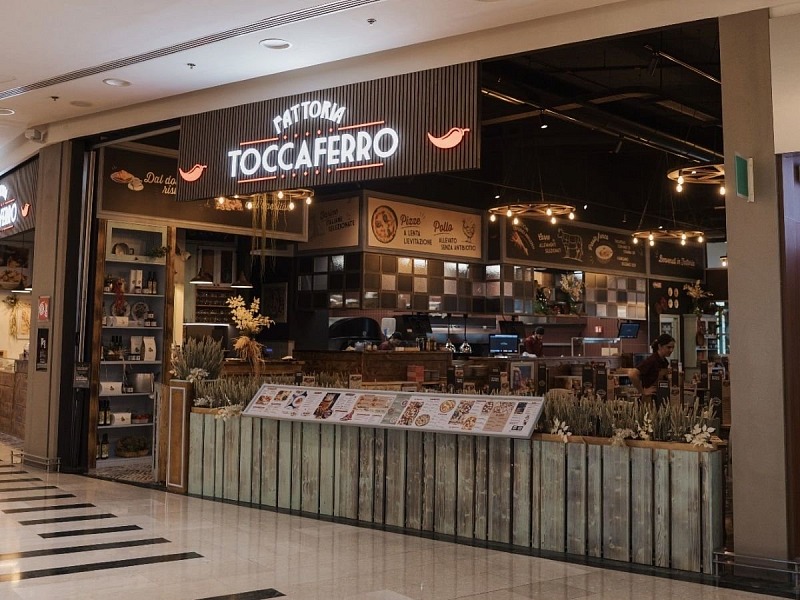 L'ingresso di Fattoria Toccaferro al Centro commerciale Roma Est