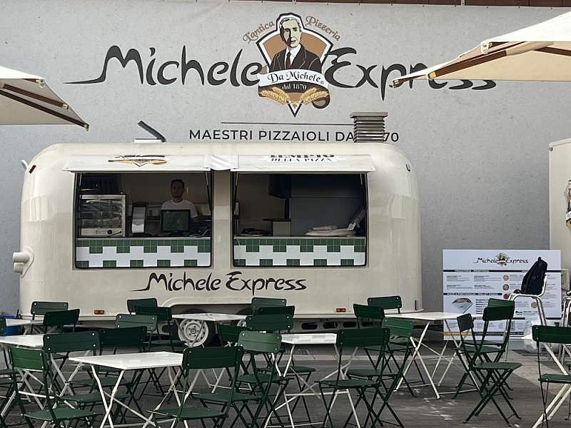 Il food truck Michele Express, con la sua pizza 