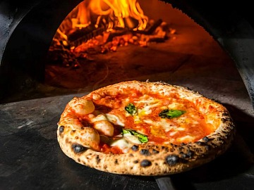 Con la certificazione Biomassplus la pizza nel forno a legna, oltre che buona, è anche a norma di legge