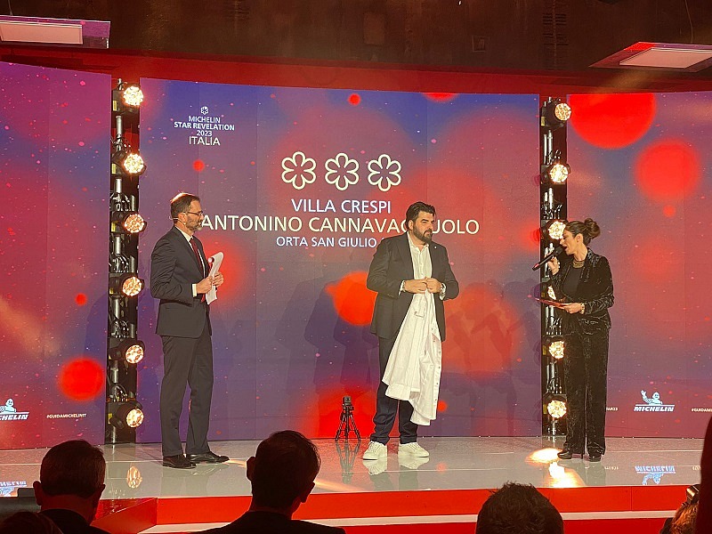 Metro Italia al fianco della ristorazione nella Guida Michelin 2023 Metro Italia protagonista con le Targhe Michelin alla notte delle Stelle