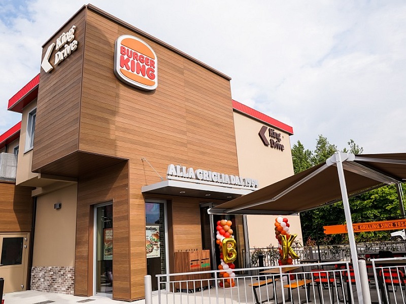 Ad Agrate, Burger King avvia il 70° ristorante a gestione diretta Burger King apre ad Agrate il 70° punto vendita diretto