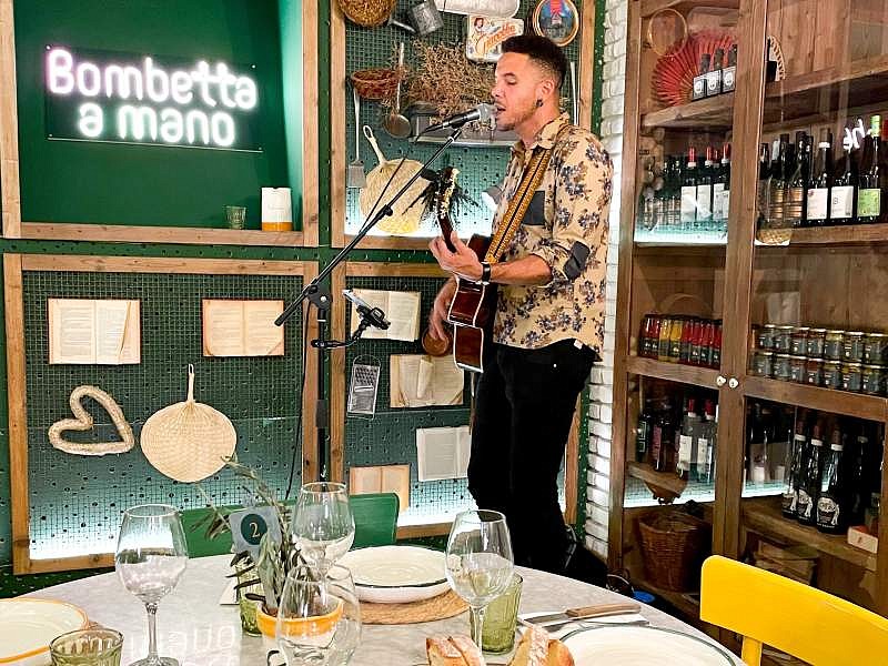 Il Mannarino lancia il format "La cena suonata" con musica e carne top Il Mannarino si trasforma in palco per musicisti in erba con il format "La cena suonata"