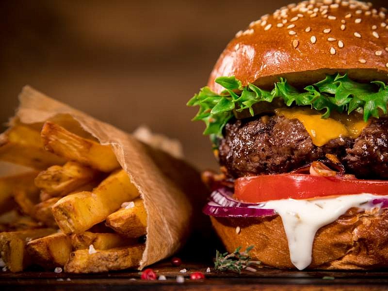 Natale 2022, su Alfonsino si ordinano pizza, hamburger e ... crocchè I trend del food delivery Alfonsino in vista delle Festività