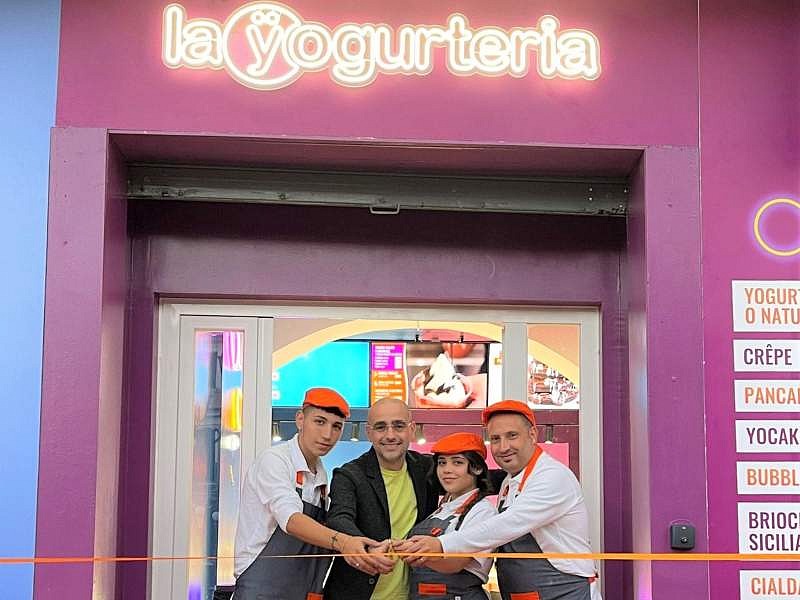 La Yogurteria, doppia apertura: nel 2022, 10 nuovi store franchising Il taglio nastro de La Yogurteria a Lamezia Terme