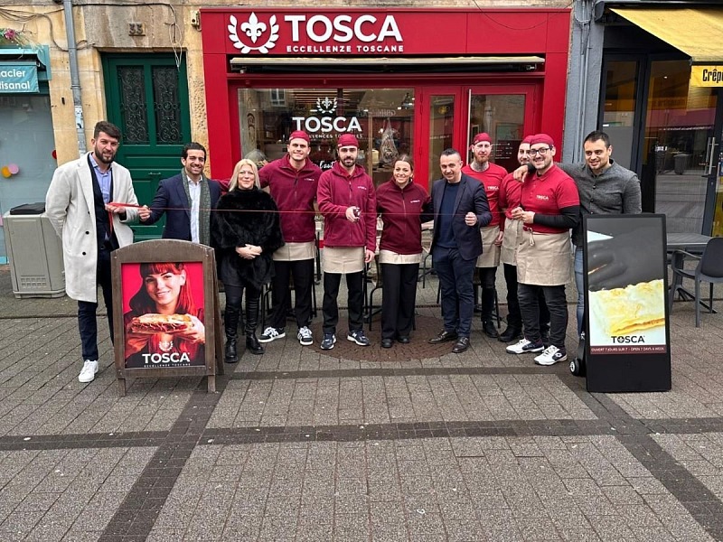 Tosca - Eccellenze del Gusto, primo store internazionale a Metz Il taglio nastro di Tosca - Eccellenze toscane a Metz (Francia)