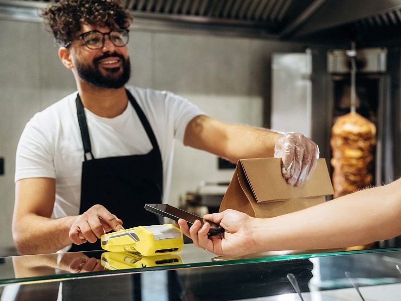 SumUp: bar e ristorazione spingono il cashless in Italia (+26,7%) L'Italia è al terzo posto, dopo Bulgaria e Svezia per crescita europea dei pagamenti cashless secondo SumUp